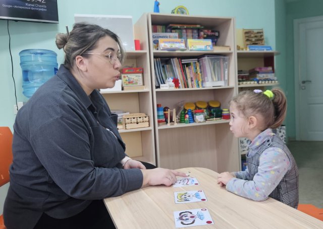 Регулярные занятия с логопедом