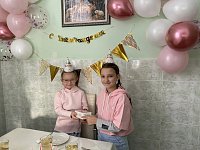 Ангелине исполнилось 9 лет