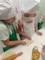 Чебуречные чудеса от юных кулинаров социального  центра «Надежда"