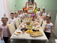 Веселый День Рождения в Социальном центре "Надежда": воспитаннице Катюше исполнилось 9 лет