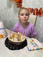 Веселый День Рождения в Социальном центре "Надежда": воспитаннице Катюше исполнилось 9 лет