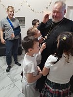 Беседа со священником в социальном центре