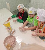 Чебуречные чудеса от юных кулинаров социального  центра «Надежда"