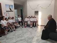 Беседа со священником в социальном центре