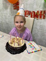 Веселый День Рождения в Социальном центре "Надежда": воспитаннице Катюше исполнилось 9 лет