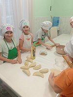 Чебуречные чудеса от юных кулинаров социального  центра «Надежда"