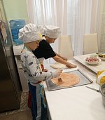 Веселый День Рождения в Социальном центре "Надежда": воспитаннице Катюше исполнилось 9 лет