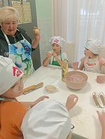 Чебуречные чудеса от юных кулинаров социального  центра «Надежда"